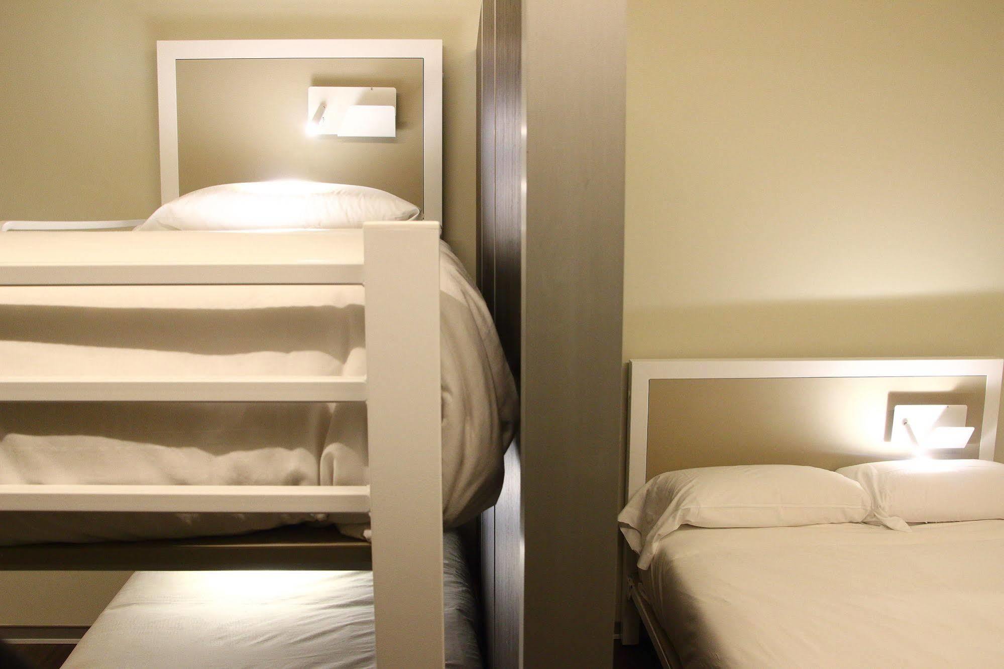 Poshtel Bilbao - Premium Hostel Eksteriør billede